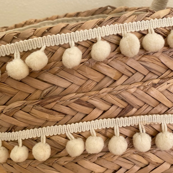 Fallon & Royce Straw  Tote - Picture 3 of 4